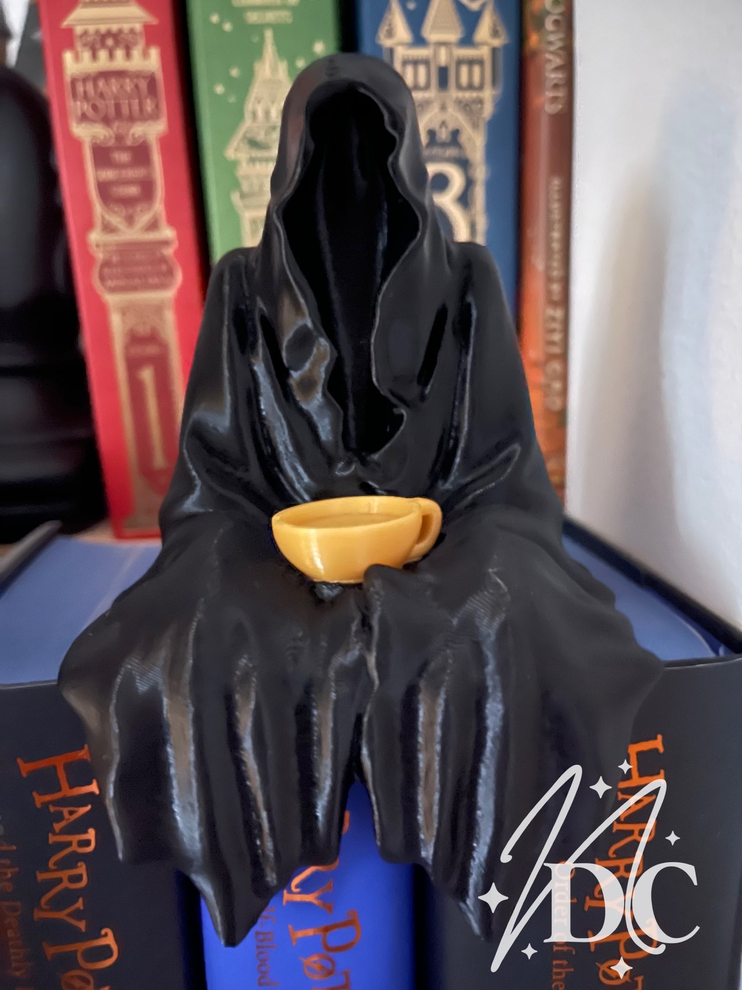 Suriel with Tea Shelf Sitter